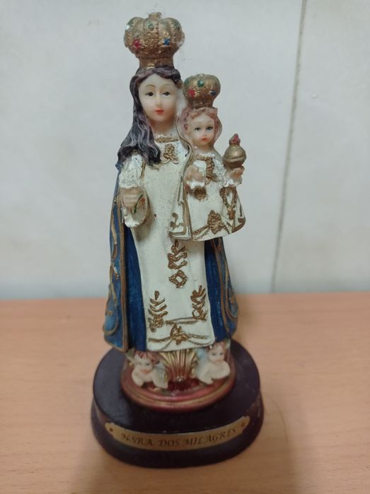 Várias estatuetas marfinite