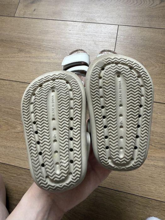 Босоніжки та кроски від фірми Некст