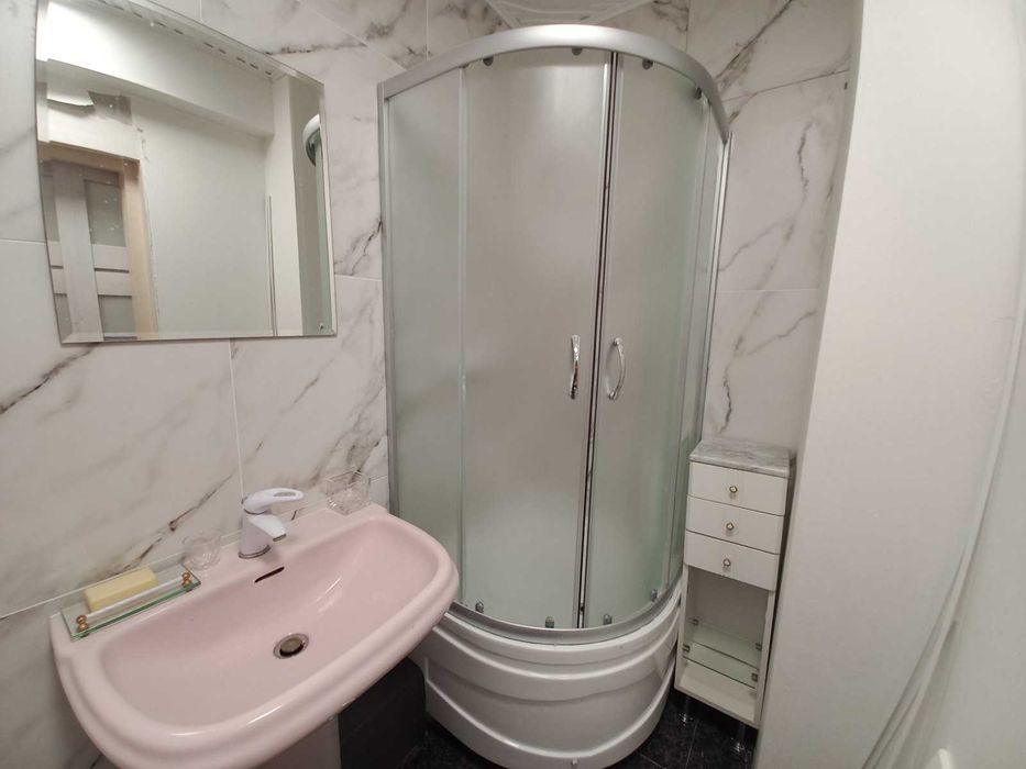 Здам в оренду 1к квартиру біля метро. Без комісії