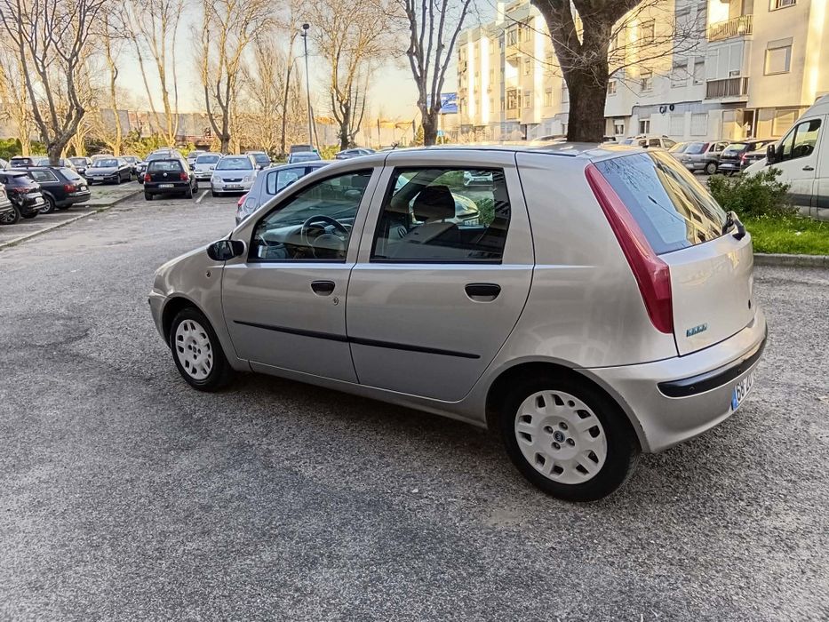 Fiat Punto 1.2 8v único dono