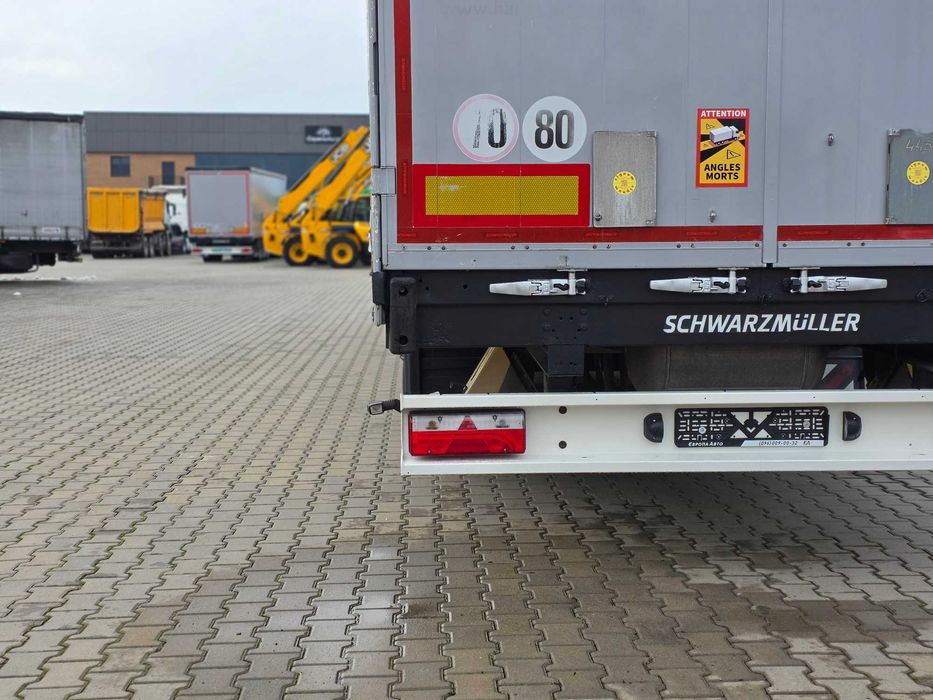 Напівпричіп Schwarzmuller