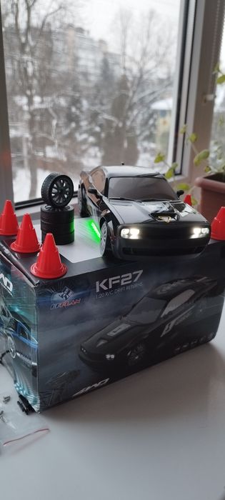 Дрифт машинка Dodge Challenger 1:20 з LED і 4WD(Різні кольори)Abs Пластик'