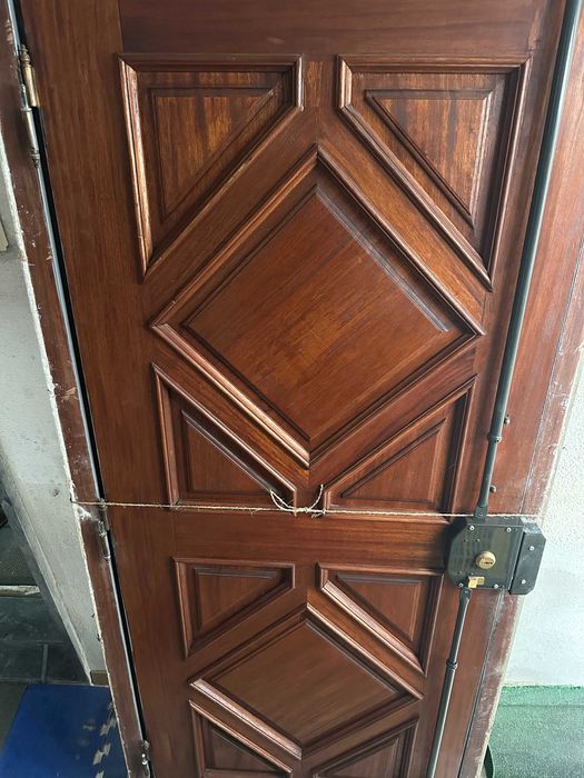 Porta maciça de Madeira