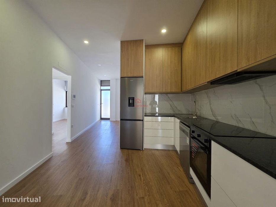 Apartamento T2 Remodelado com terraço em Paredes