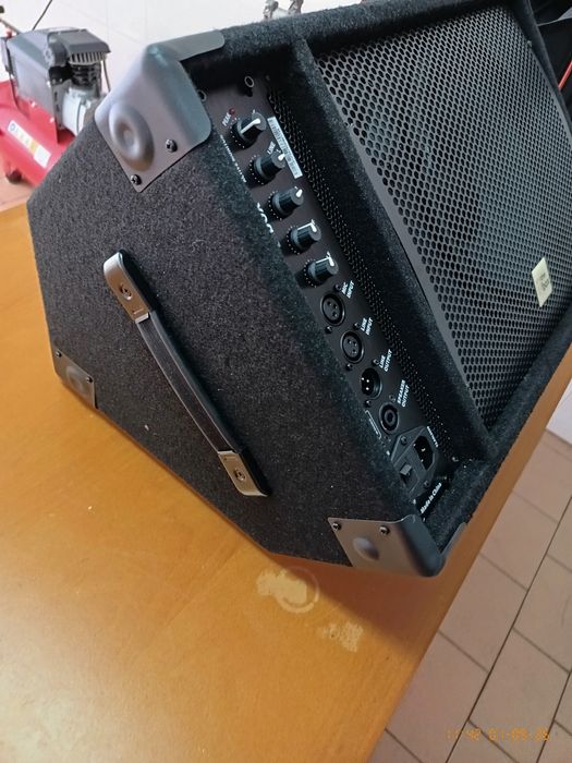 Coluna/monitor amplificada 120 w