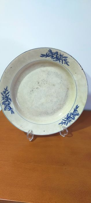 Prato em fainça centenario