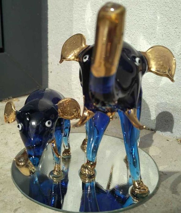 Animais em vidro com liquido no interior