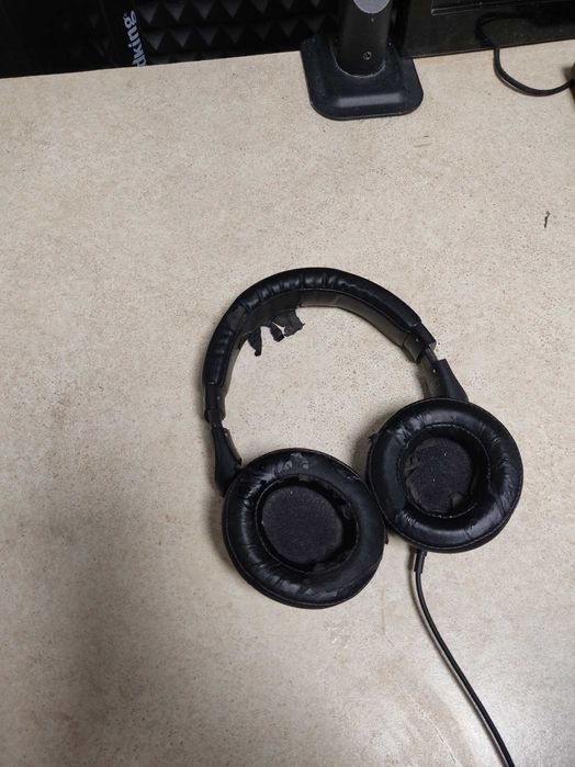 Навушники Bayerdynamic dt 240 pro