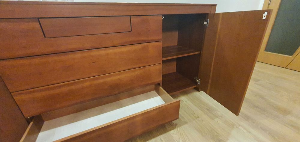 Mobília de Sala de Jantar - Aparador + Mesa