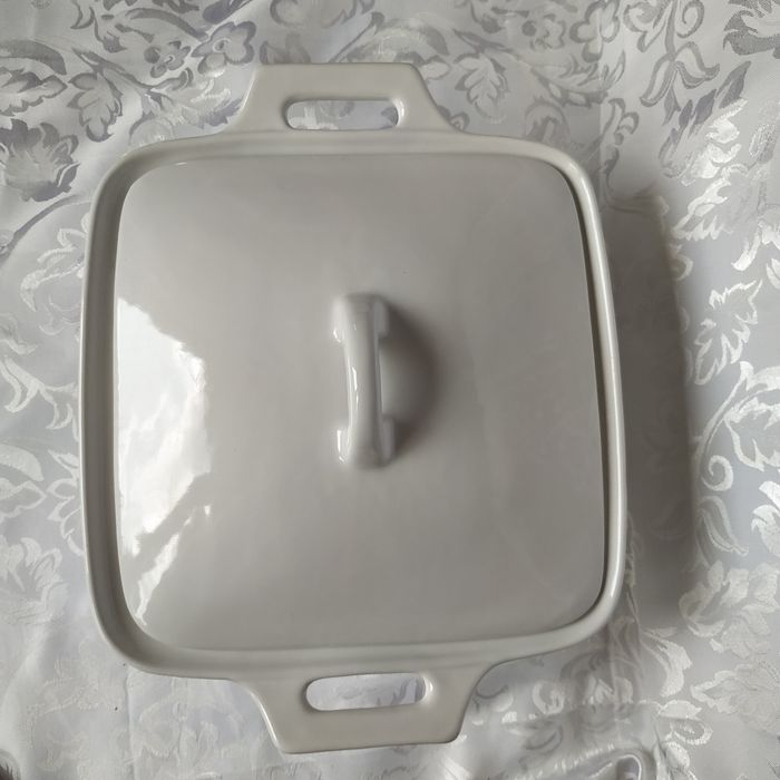 Duże Naczynie żaroodporne białe efektowne solidne. duże. jak nowe. ład