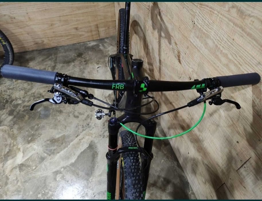 Cube 29 Carbono Tamanho M