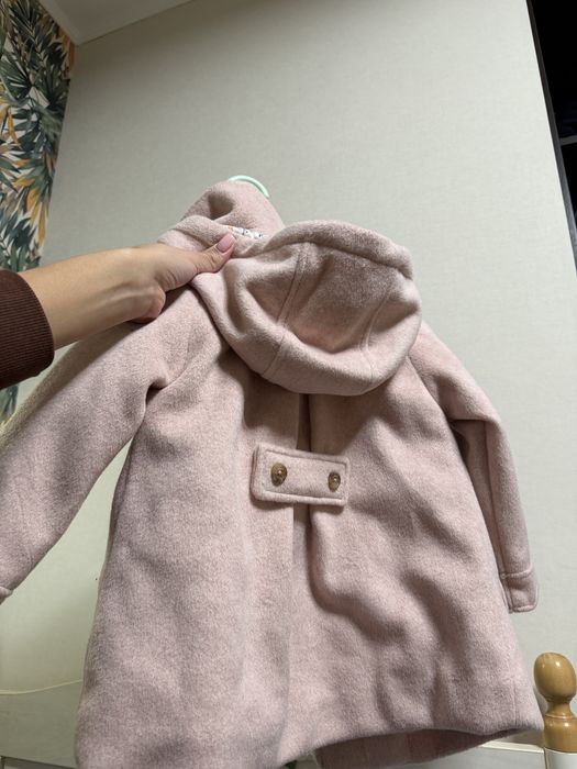 Рожеве пальто на дівчинку