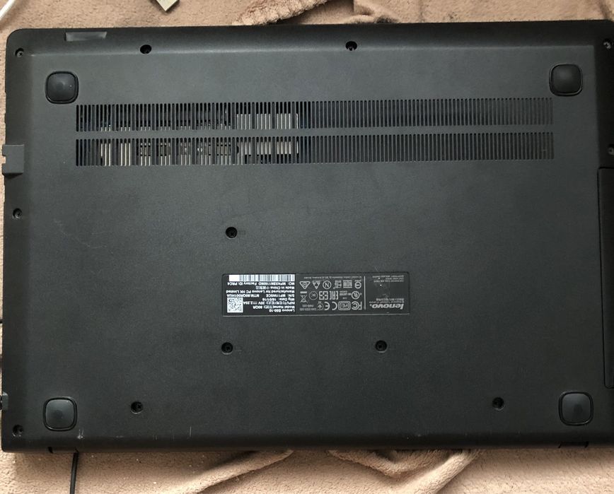 Ноутбук Lenovo в рабочем состоянии