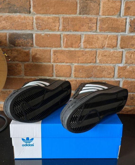 Adidas Superstar black