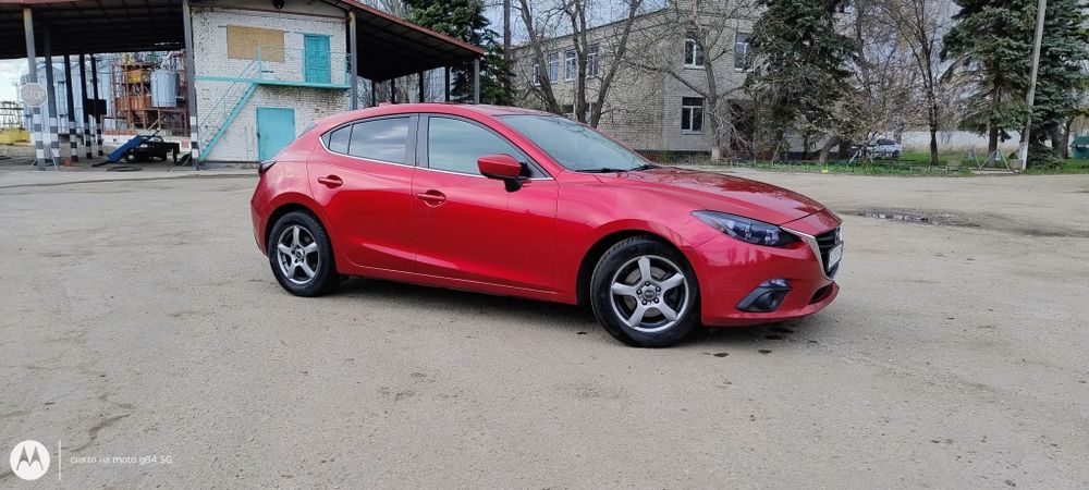 Mazda 3 2014 года 2.0 очень хорошее состояние.