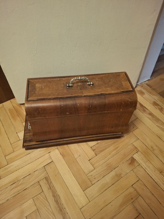 Швейна машинка Adria