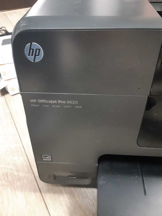 HP OfficeJet Pro 8620 – z tuszami i kablami