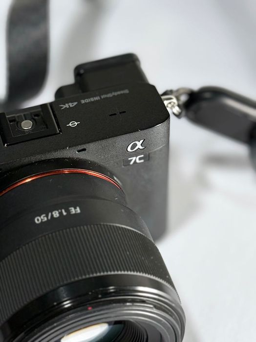 Camera Sony A7C com lente 50mm 1.8
