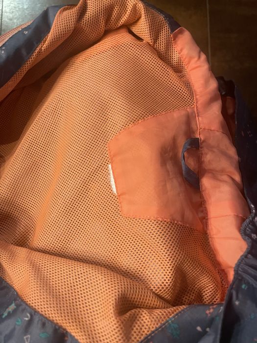 Kurtka przeciwwiattowa i przeciwdeszczowa 122