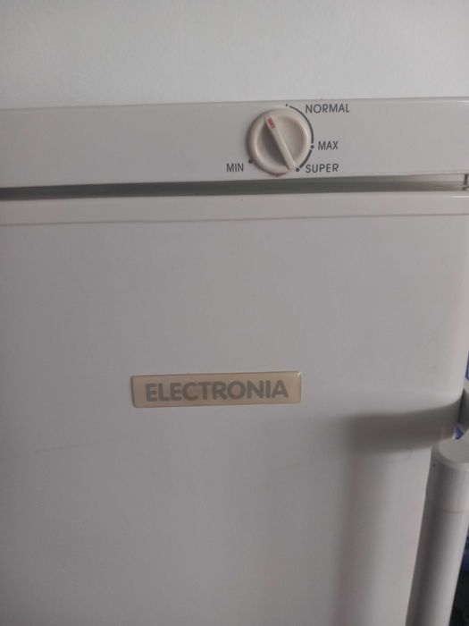 Arca vertical electronia