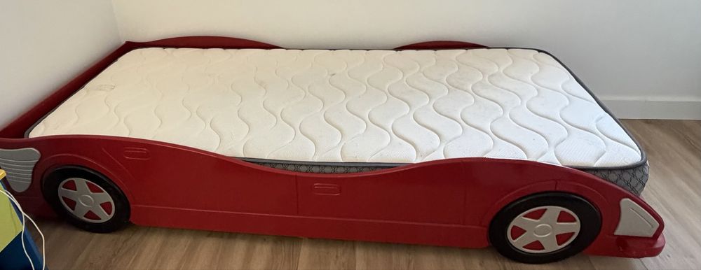 Cama de criança em carro