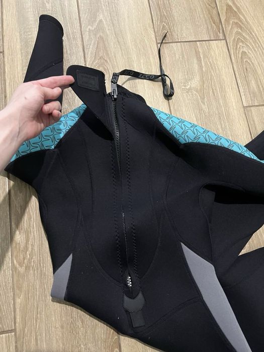 Гідрокостюм жіночій