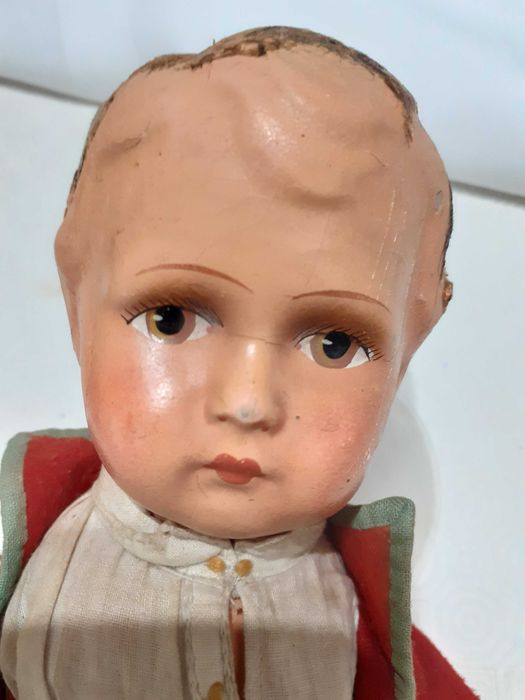 Boneca muito antiga de papier marche com traje da Ilha da Madeira