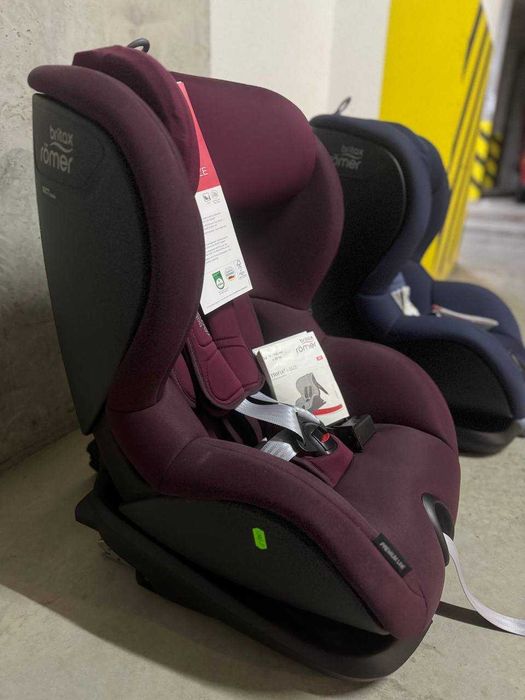 Автокрісло Britax Römer Trifix2 i-SIZE Burgundy Red 9 місяців—4 роки