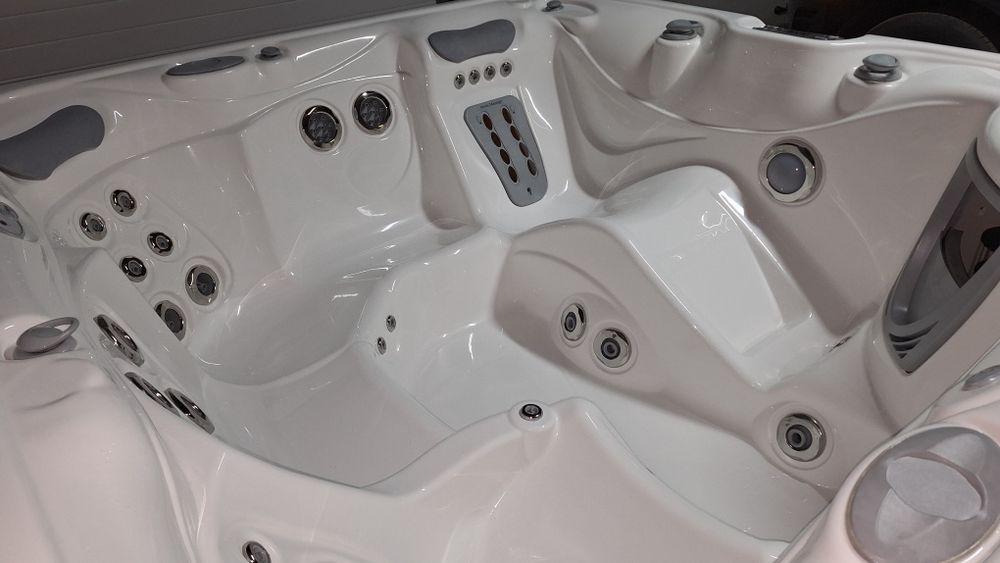 Jacuzzi całoroczne HotSpring Envoy