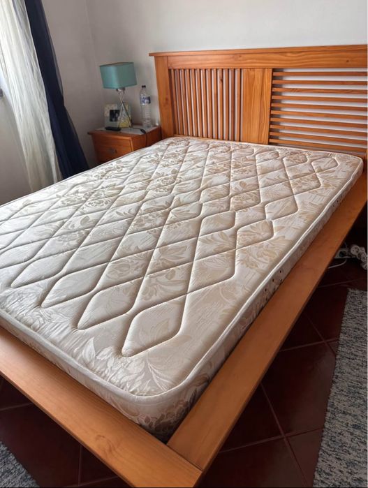 Vende-se cama, estrado e colchão