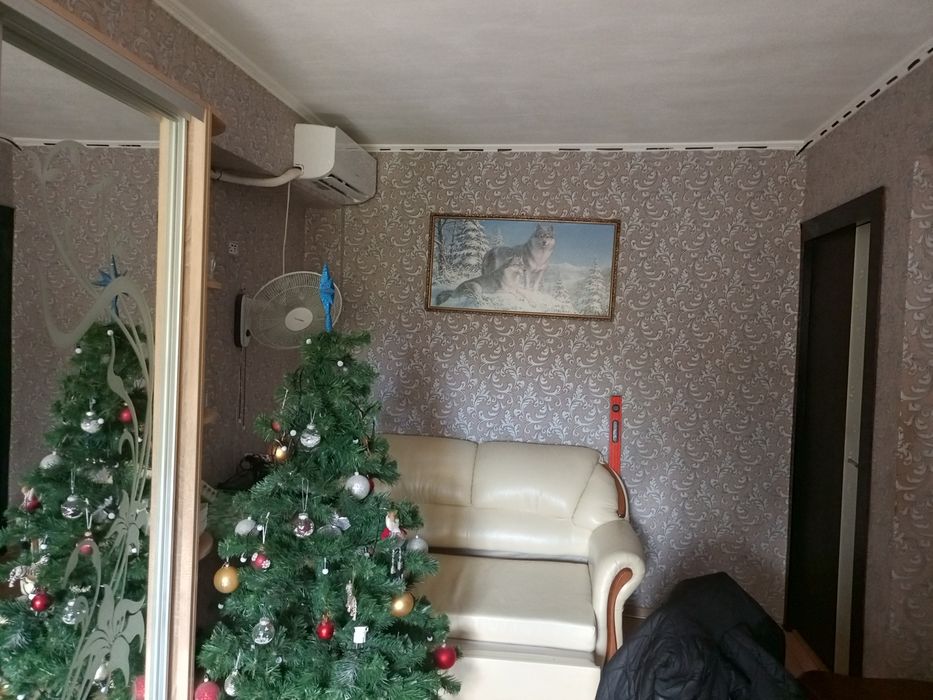 Кімната на підселення до дівчинки проживає студентка