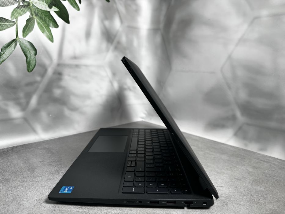 Ноутбук Dell Latitude 3520 / i5-1135G7 / 8GB / 256GB SSD / 15.6" Full HD IPS