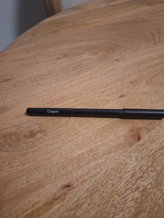 Czarna kredka do oczu