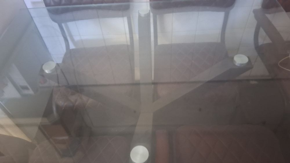 Mesa de jantar em vidro