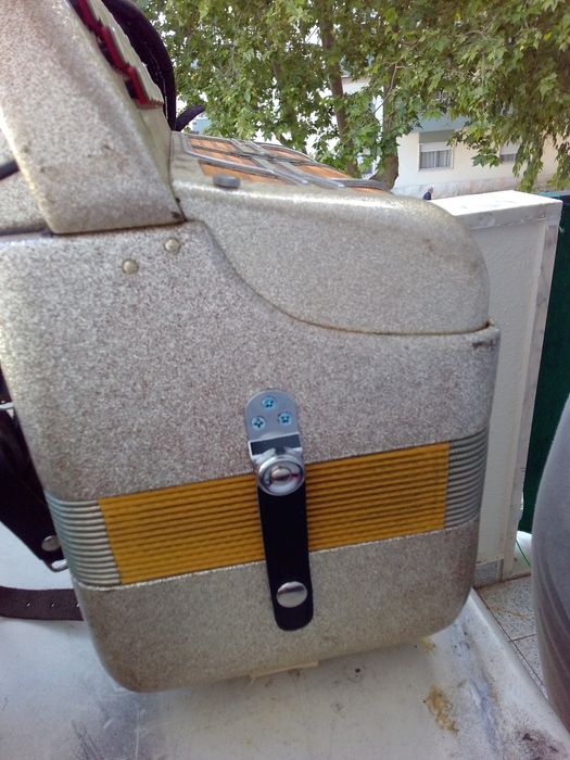 Fratelli Crosio Acordeão Italiano 3a voz- botões -  Excelente Estado com correias novas