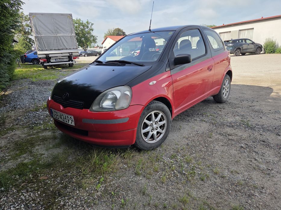 Toyota - Yaris 1.0 cm benzyna , super stan , nowe opłaty  okazja !