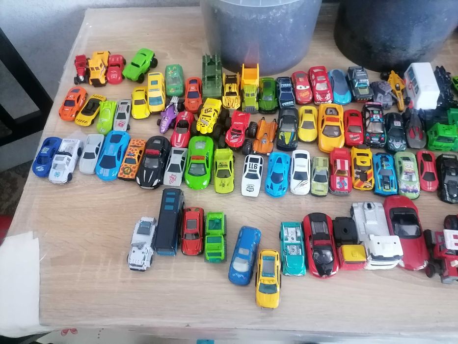 Машинки по 10 грн шт