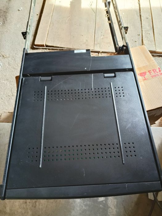 APC AP5015 15" 1U консоль управления