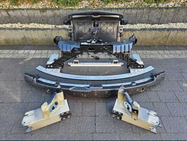 Tesla Model 3 панель радіаторів підсилювач телевізор рест дорест