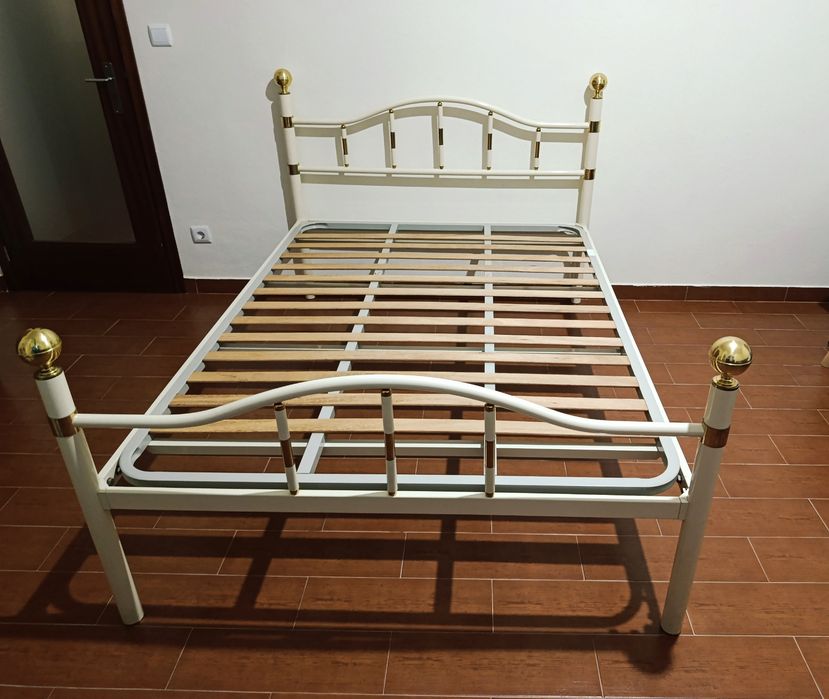 Cama de casal em ferro 183x133