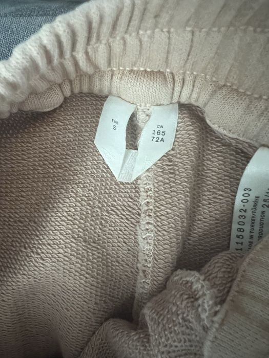 Від ARKET штани розмір S