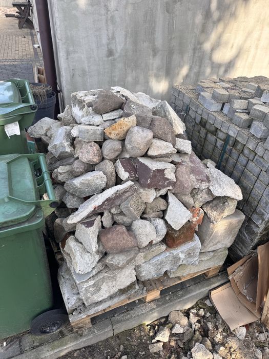 Oddam kamień polny gruz