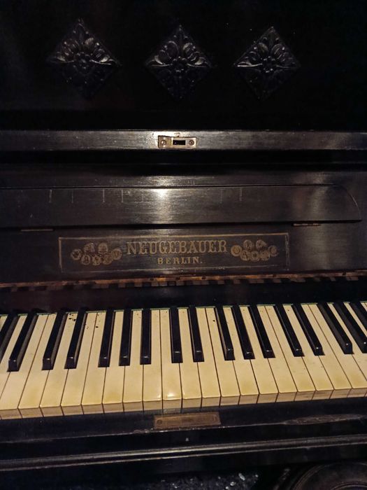 Piano Alemão Berlin Séc XIX excelente estado