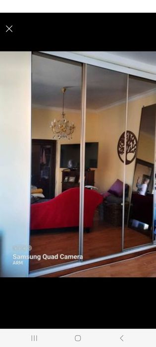 Portas de roupeiro em vidro fumado e metal