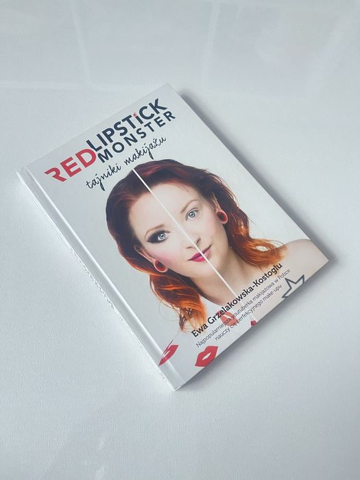 Red Lipstick Monster Tajniki makijażu