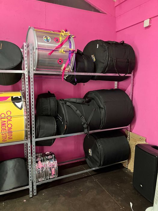 Estantes Pneus Manutan 2 UNI. Carga máx. por nível: 80kg