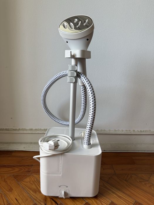 Ferro de engomar de vapor vertical com base CREATE