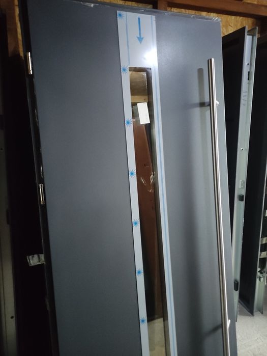 Drzwi zewnętrzne ,klatkowe