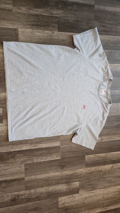 klasyczny szary ,prosty t-shirt LEVI'S jak nowy