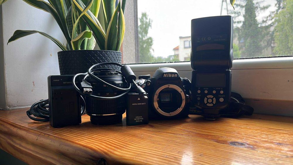 Aparat fotograficzny NIKON D3200 !Możliwość sprzedania sprzętu osobno!